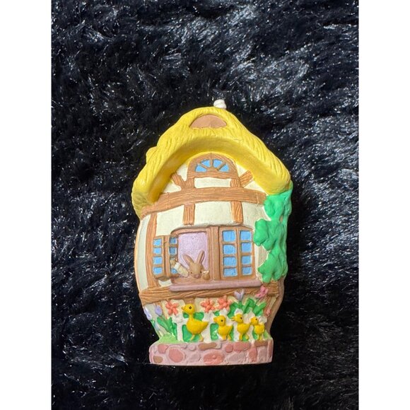 Hallmark Keepsake Ornament Apple Blossom Lane Collectors Series Handcrafted 1996 - Picture 3 of 6